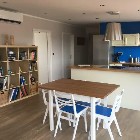 Modern Bright With Free Parking Space Apartma