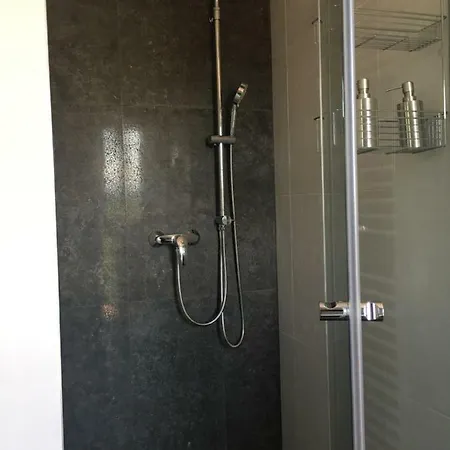 Modern Bright With Free Parking Space *